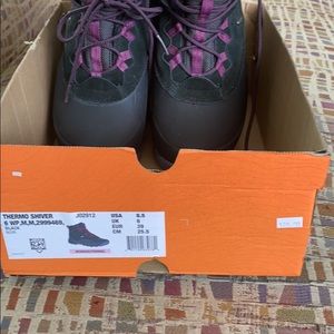 Women’s Merrell winter boots.